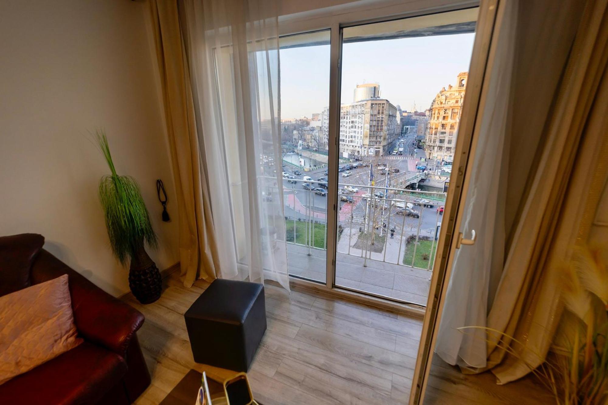 Apartment View By The River Bucharest